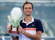 开云官方app入口-戴维斯杯险胜美网，梅德韦杰夫惊艳四座的简单介绍