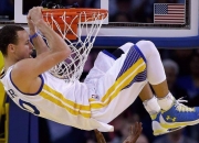 开云体育入口-范弗利特末节狂飙破局，森林狼防守压制凯尔特人连胜