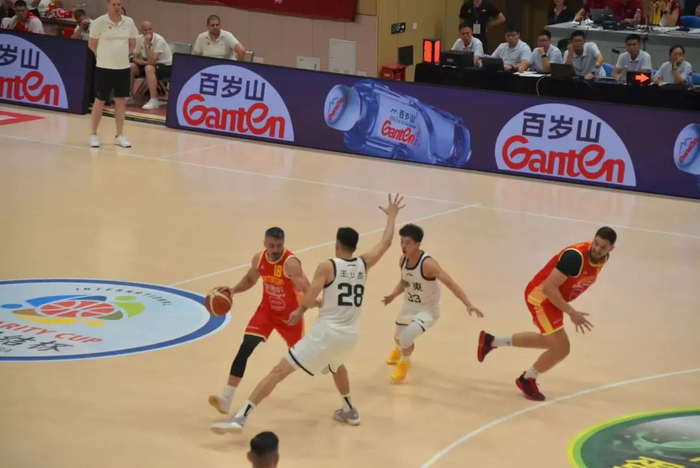 北京男篮将在广东进行客场比赛,备战全力 北京男篮将在广东进行客场比赛,备战全力