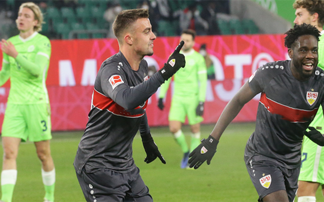 包含斯图加特俱乐部战术调整显效，球队士气高涨的词条