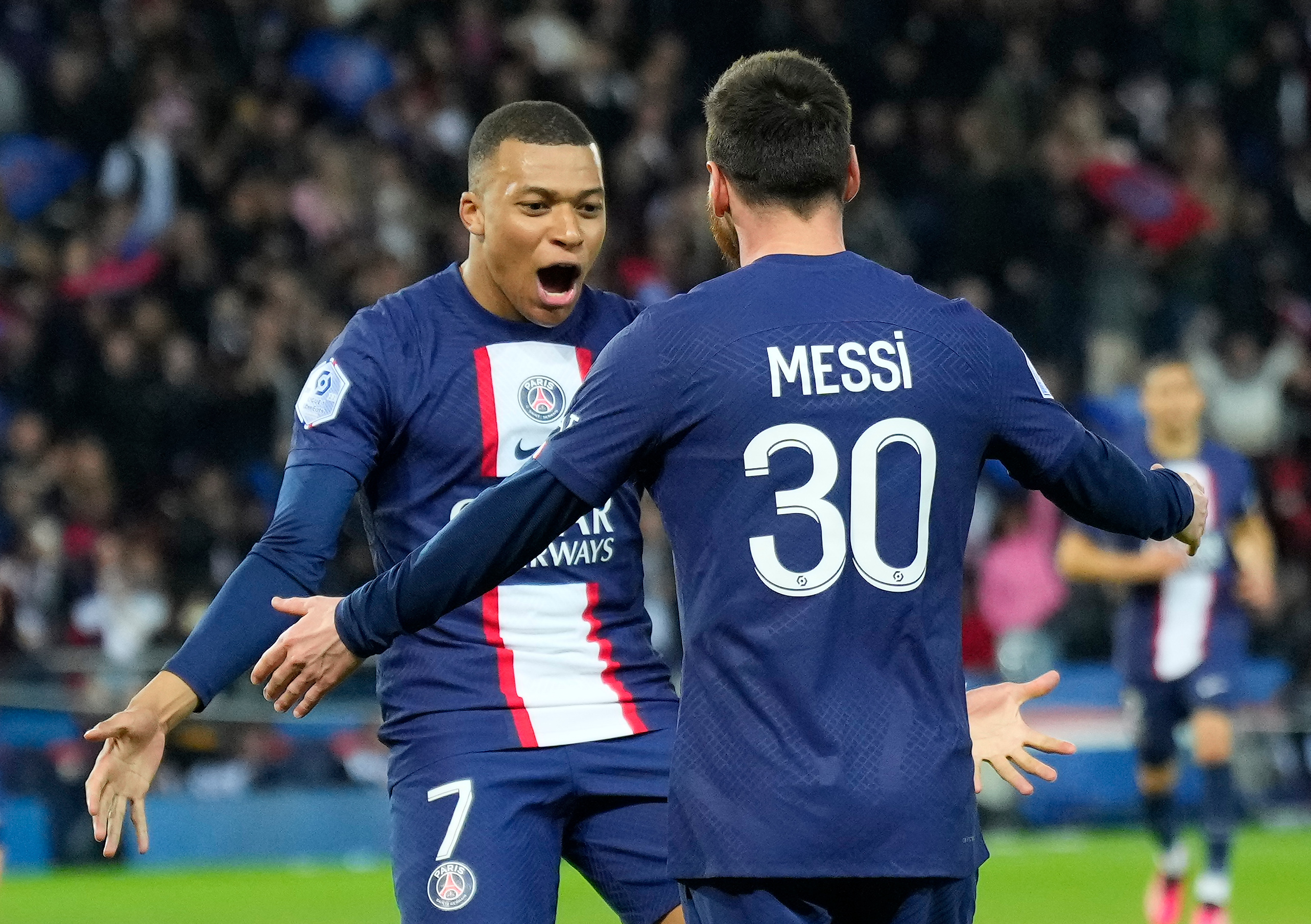 关于巴黎队员表现出色,球队击败对手实现连胜的信息 关于巴黎队员表现出色,球队击败对手实现连胜的信息