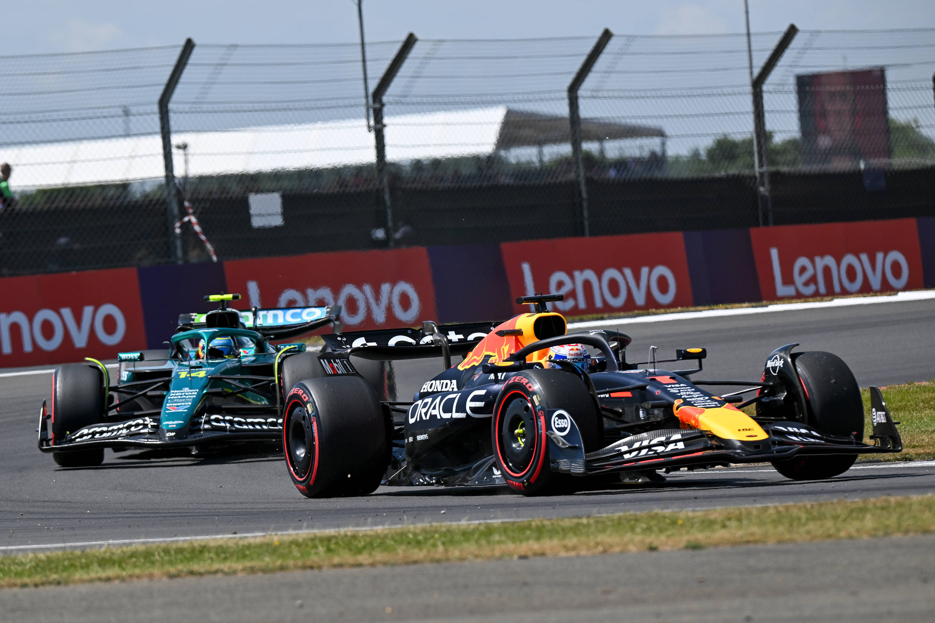 法拉利绝杀阿斯顿马丁,拉塞尔统治全场的简单介绍 法拉利绝杀阿斯顿马丁,拉塞尔统治全场的简单介绍