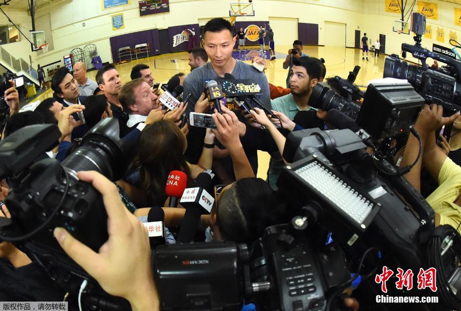 湖人碾压深圳队,易建联点燃赛场的简单介绍 湖人碾压深圳队,易建联点燃赛场的简单介绍
