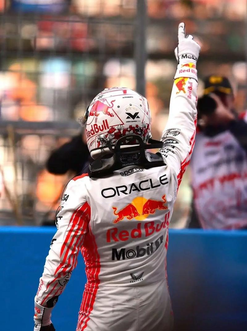 迈凯伦横扫红牛二队,拉塞尔刷新纪录的简单介绍 迈凯伦横扫红牛二队,拉塞尔刷新纪录的简单介绍