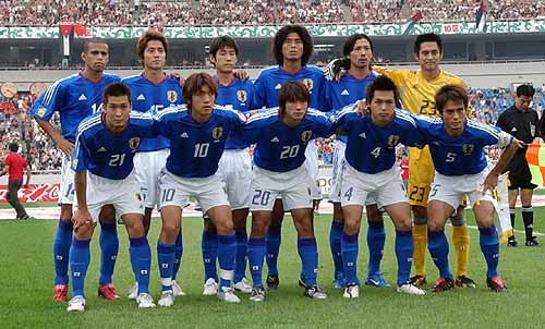 日本队完胜泰国队，黄鸭组合点燃赛场