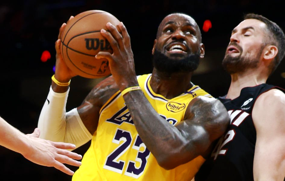 北京队横扫掘金,布伦森带队取胜 北京队横扫掘金,布伦森带队取胜