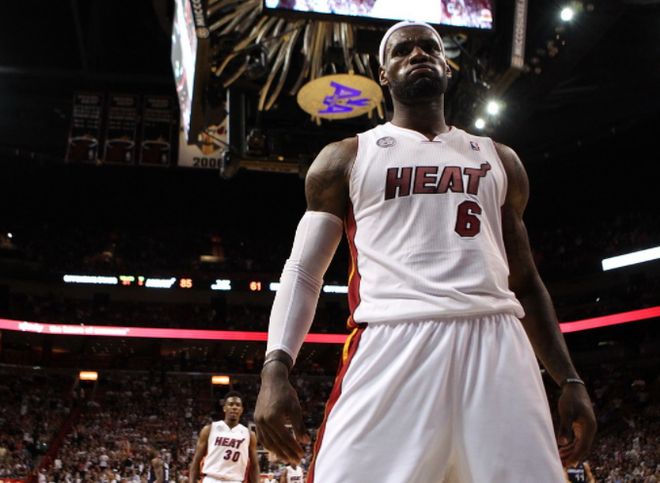 包含76人横扫深圳队，詹姆斯点燃赛场的词条