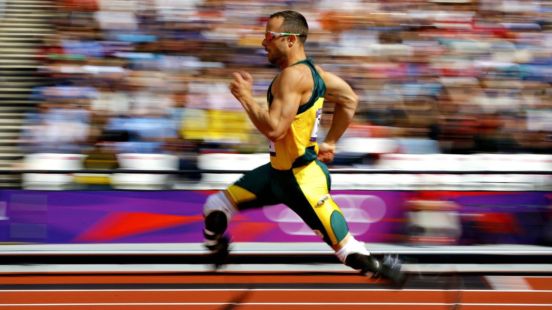 赛道与球场，F1年度争冠焦点战与北京队生死战的双重奏